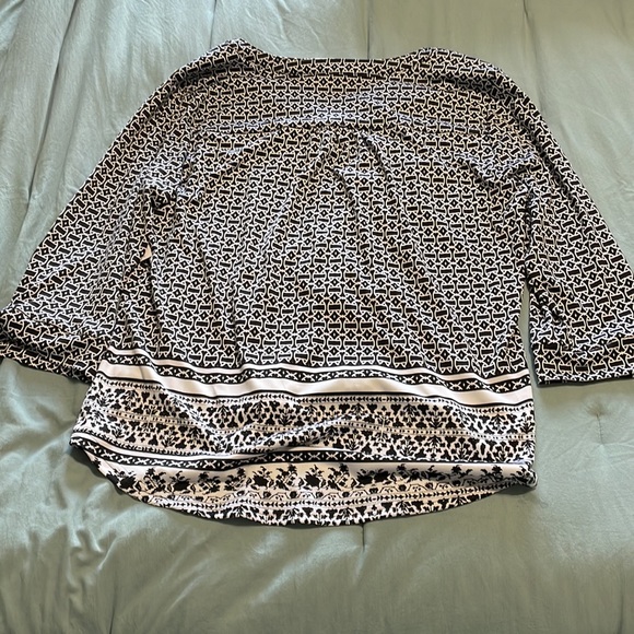 NWT Croft & Barrow Patterned Blouse, petite - Picture 3 of 3